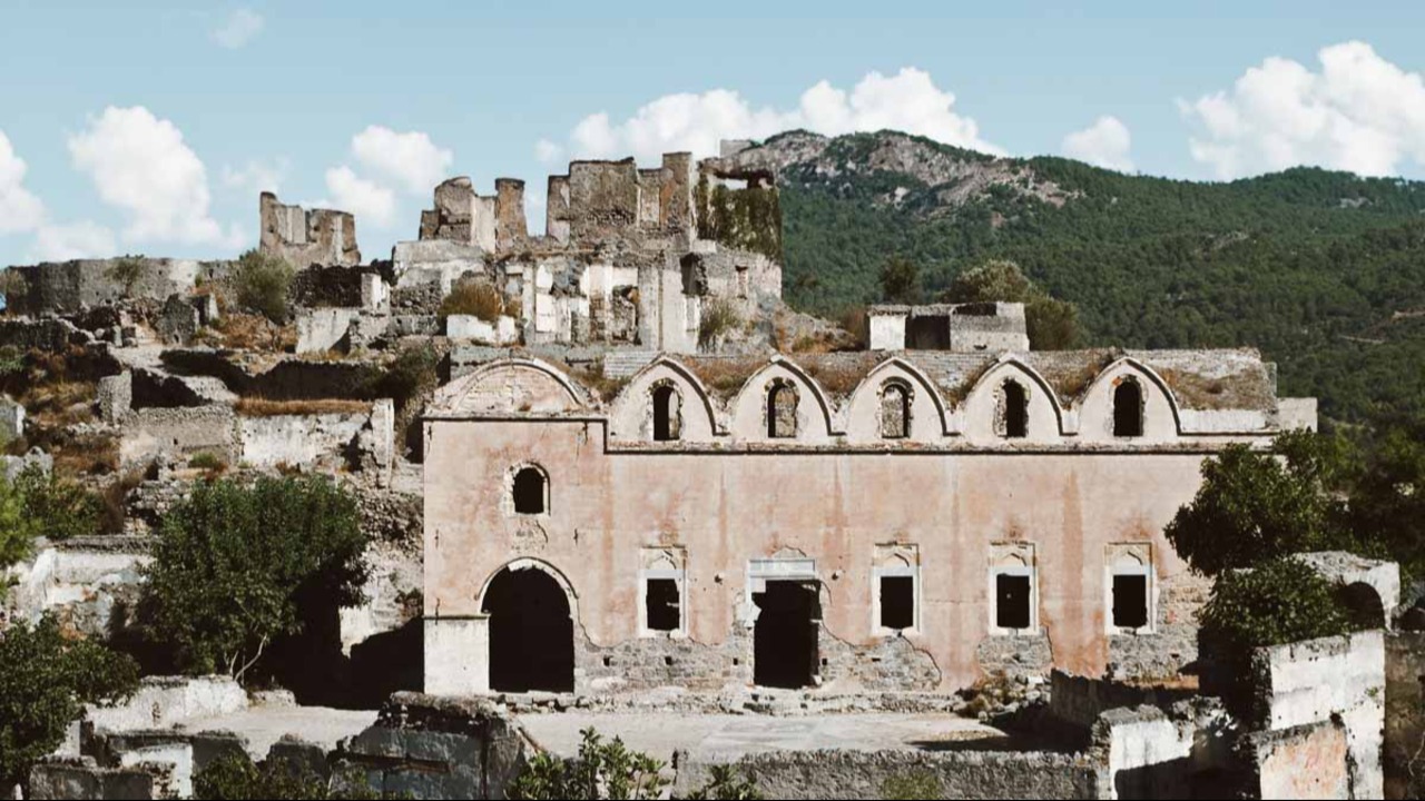 Guide de Kayaköy : Le Village Fantôme de Fethiye, entre Histoire et Nature