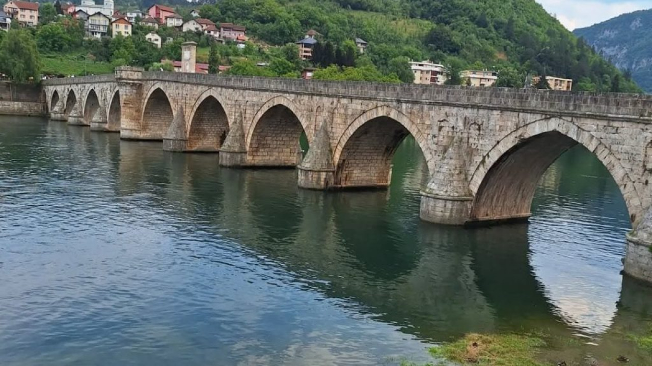 Guide Tour des Balkans : Entre Héritage Ottoman et Carrefour Européen