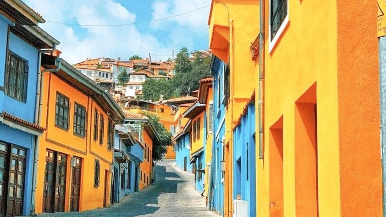 Σπίτια Buldan και Υφαντική Κουλτούρα Denizli: Οδηγός για Πολύχρωμα Σοκάκια και Χειροποίητους Αργαλειούς