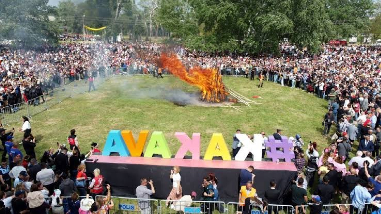 Les Festivals Kakava à Edirne et la Culture Romani : Guide du Feu Printanier