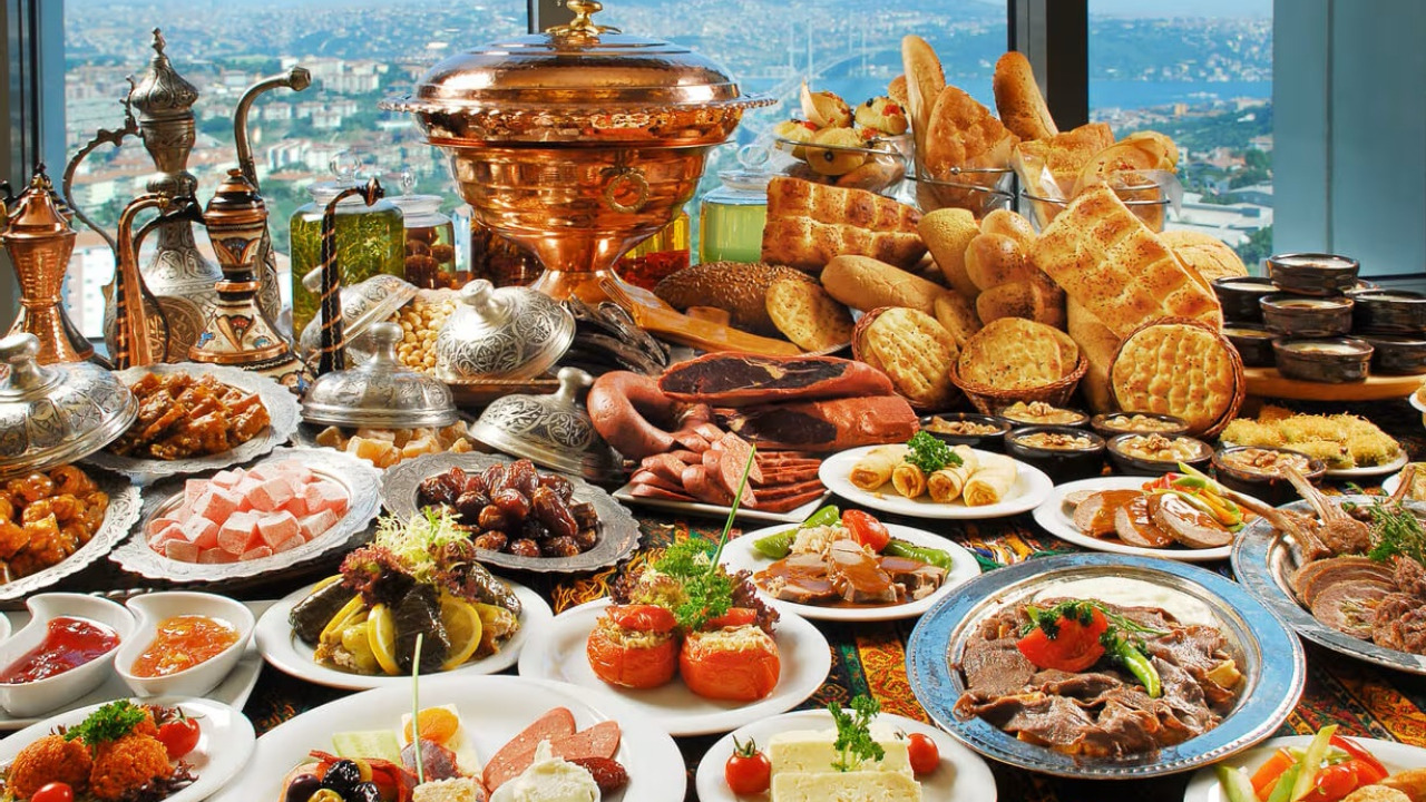 Guide Gastronomique d'Istanbul : Un Voyage des Palais aux Rues de la Ville