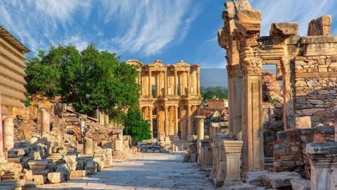 Şirince Köyü ve Efes Antik Kenti Gezi Planı: İzmir'in Tarih ve Nostalji Rotası