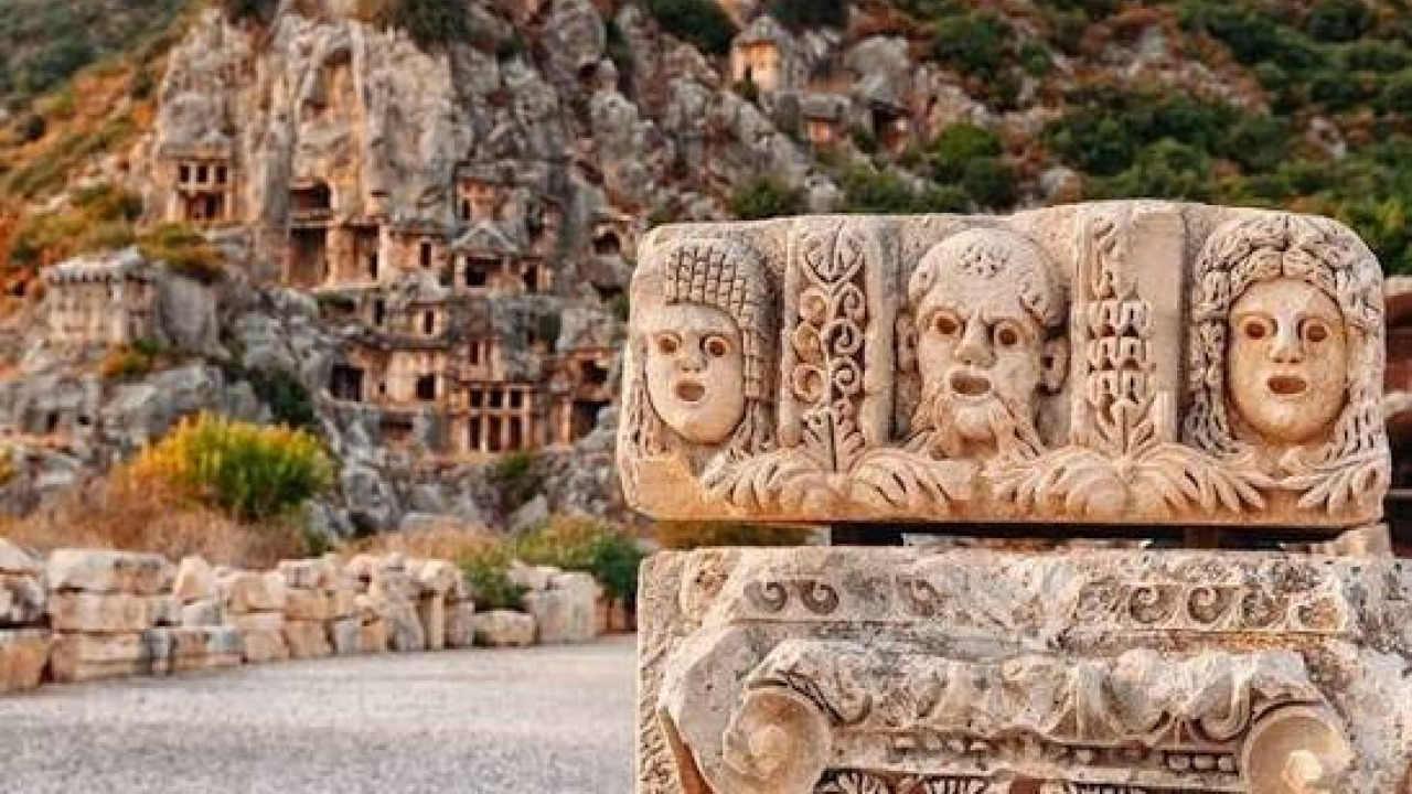 Guide de Demre : L'Église Saint-Nicolas, Myra et la Porte de Kekova