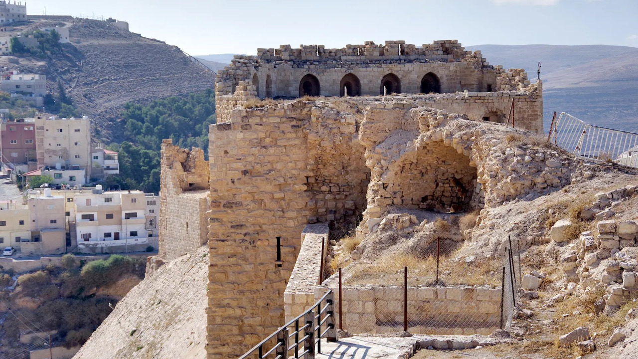 Qasr al-Azraq Castle: A Black Basalt Fortress in the Desert and Guide to the Azraq Oasis