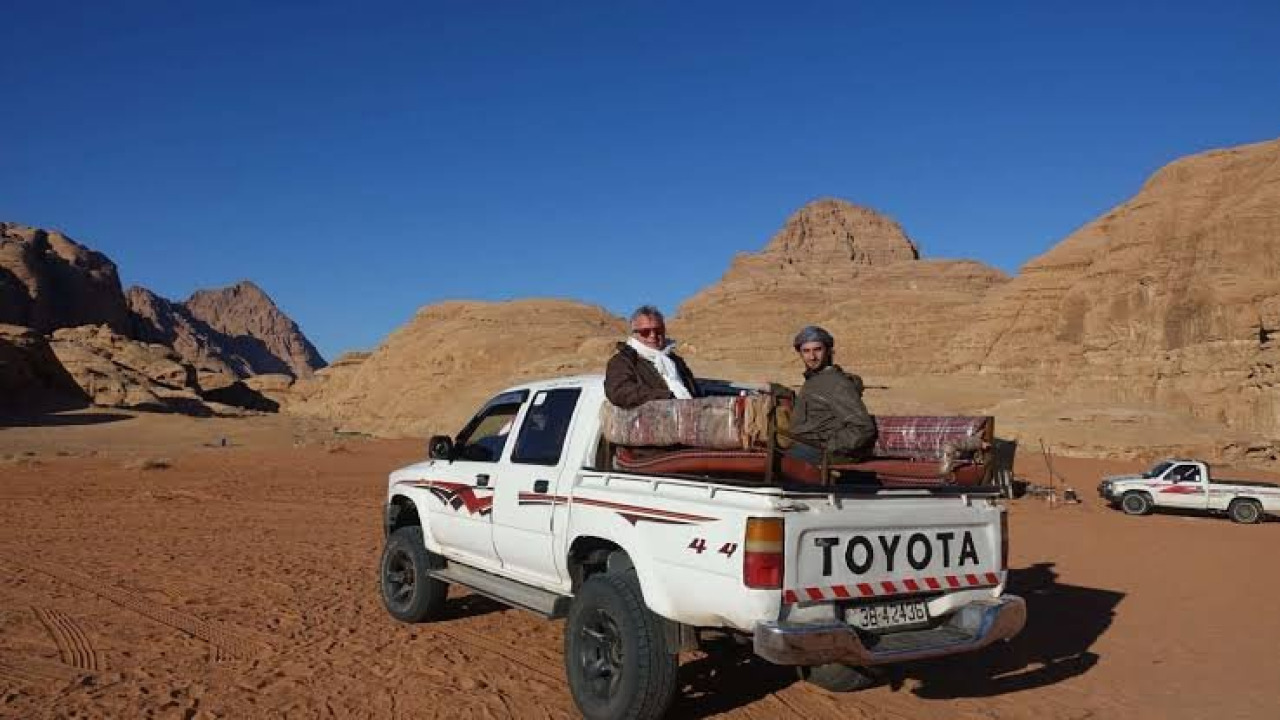 Wadi Araba Desert Camping Guide: Permits, Seasons, and Bedouin Landscapes