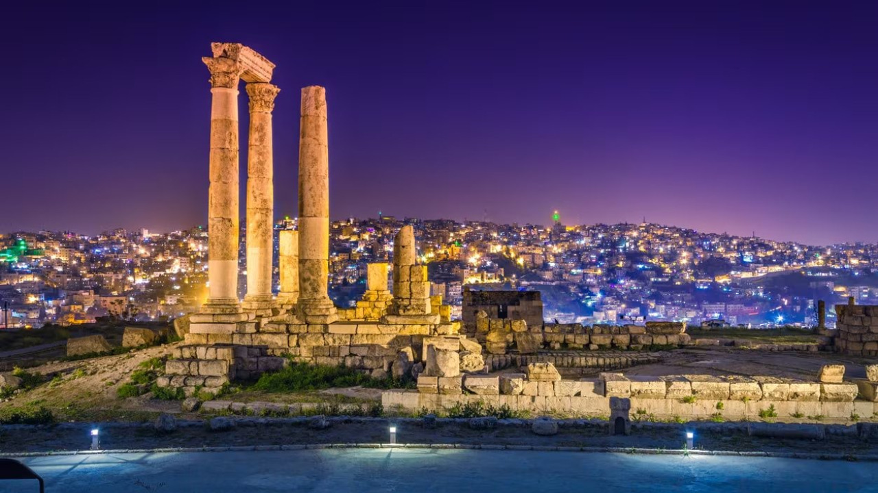 Guide de Voyage à Amman : De Rainbow Street aux Souks Historiques de la Capitale