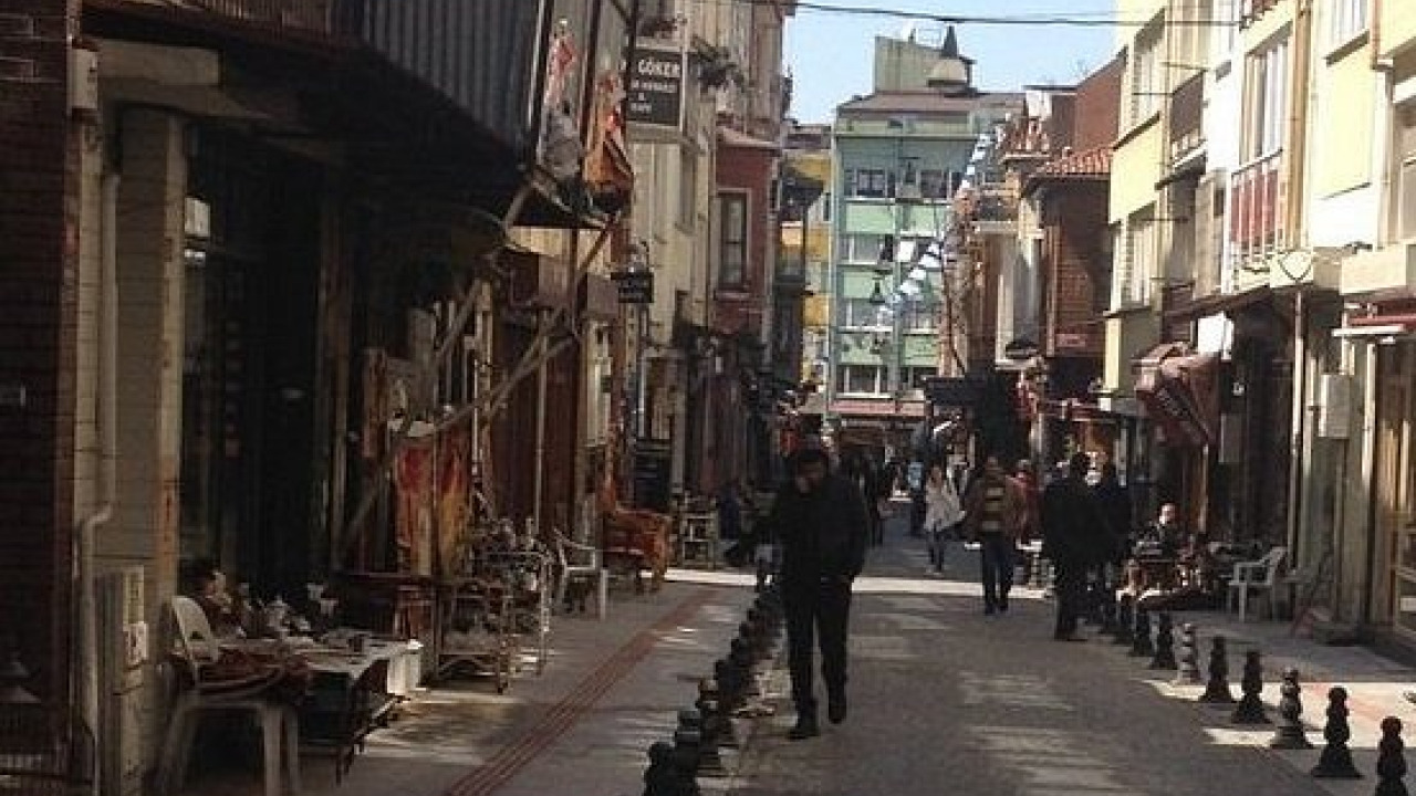 Guide de promenade dans les rues d'Eyüpsultan : de l'axe des avenues au chemin des collines