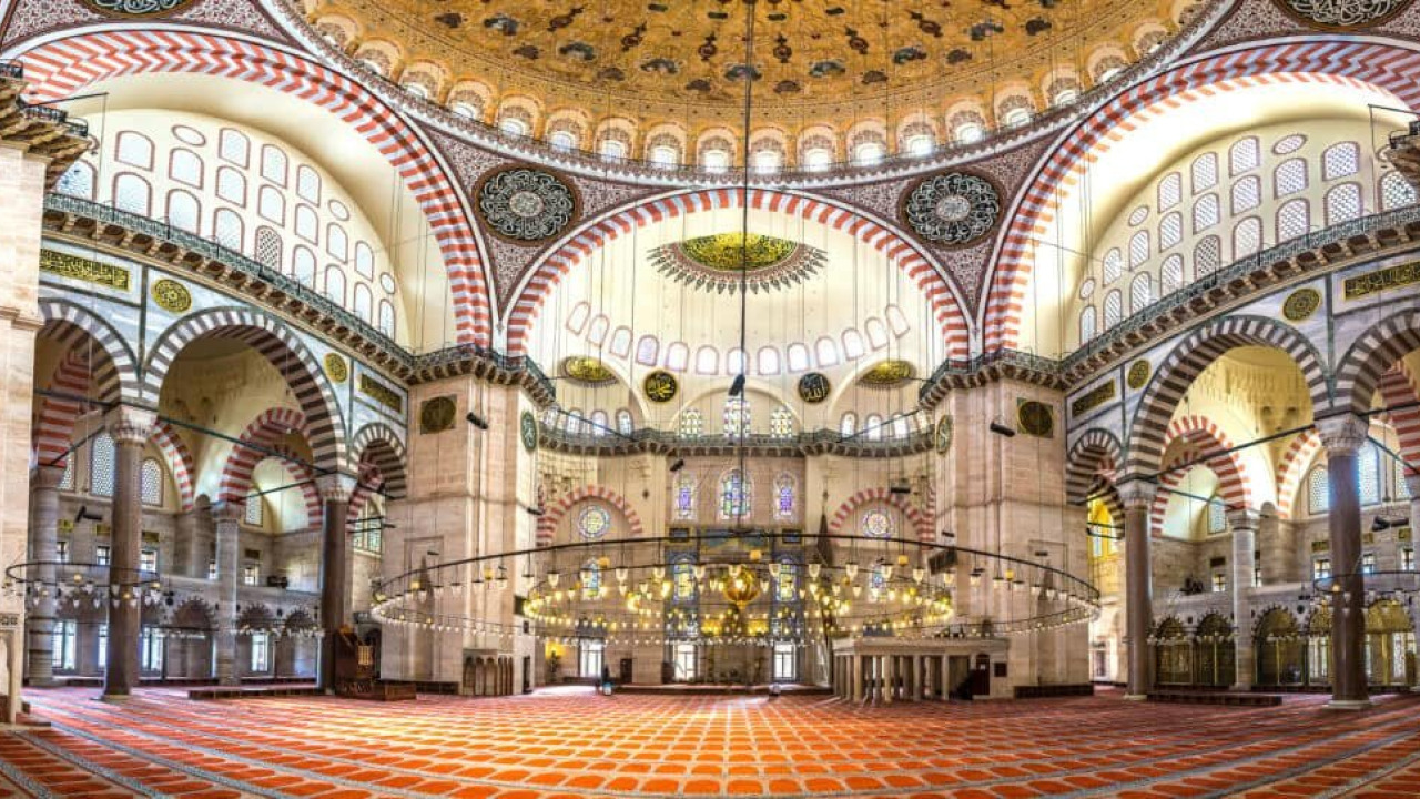 Guide de Visite de la Mosquée Bleue (Sultanahmet Camii) : Architecture et Organisation