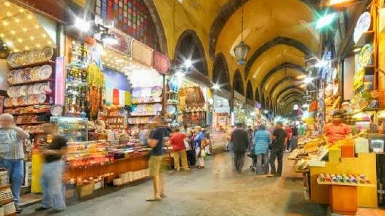 Guide de Visite du Bazar Égyptien : Des Senteurs d'Épices aux Trésors Environnants