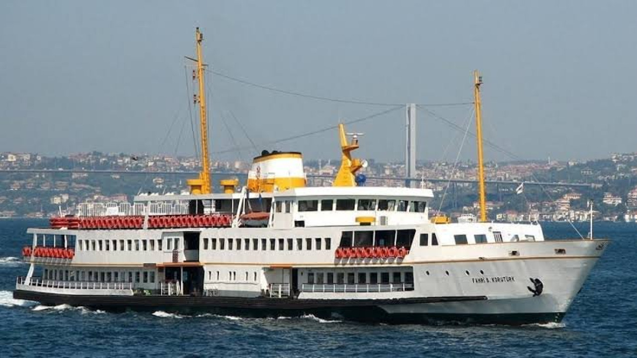 Différence entre Ferry de Ligne Régulière et Excursion en Bateau : Que dit le Billet ?