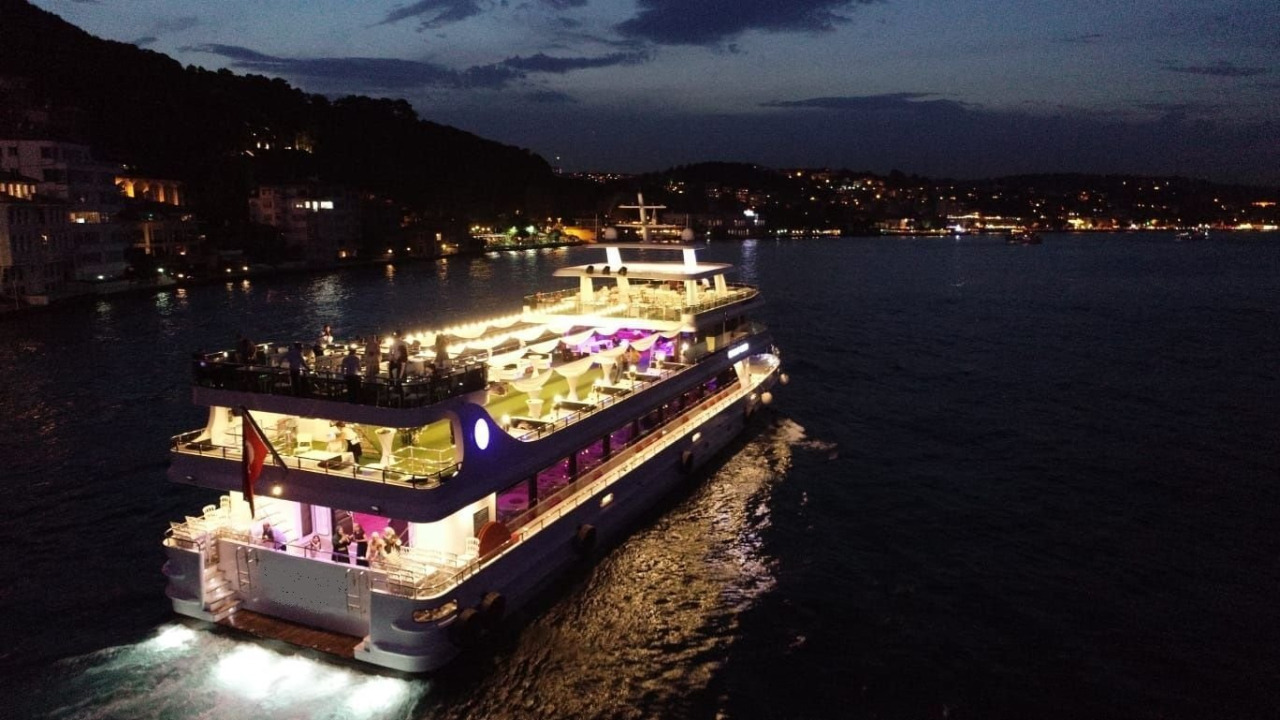 Rumeli Hisarı : Croisière et exploration des remparts – Une journée entre mer et terre
