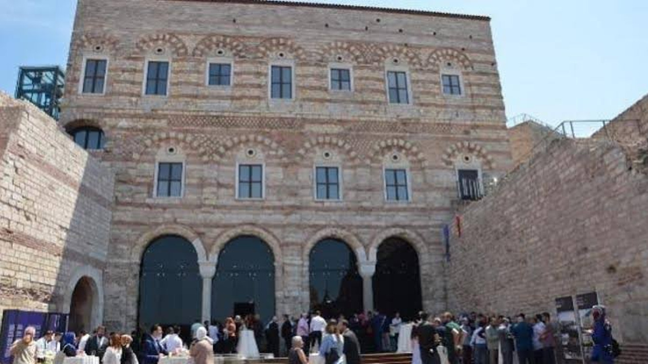 Guide du Palais de Tekfur : Le Quartier de Blakhernai et les Remparts Supérieurs