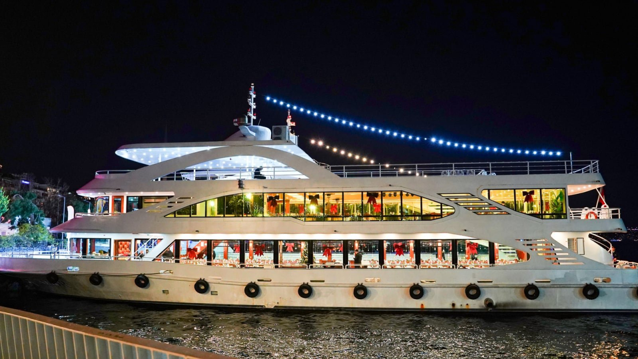 Croisière Dîner ou Tour Classique sur le Bosphore : Lequel Choisir ?