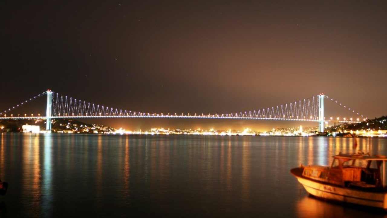 Tenue, Horaires et Météo pour une Croisière Nocturne sur le Bosphore : Votre Guide Complet