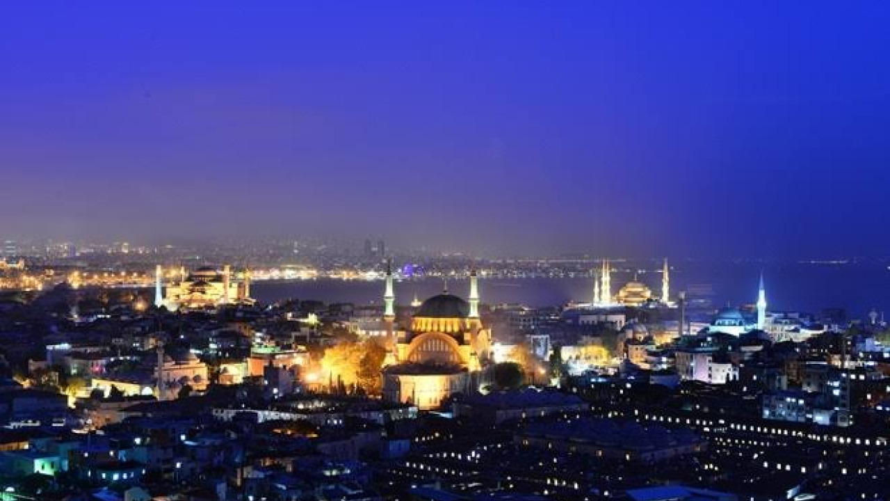 Points de Vue à Istanbul : Comment Choisir entre Collines et Tours ?
