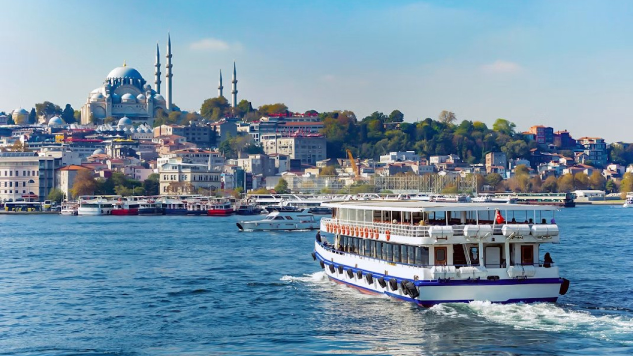 Guide de Préparation pour une Première Croisière sur le Bosphore : Avant de Monter à Bord