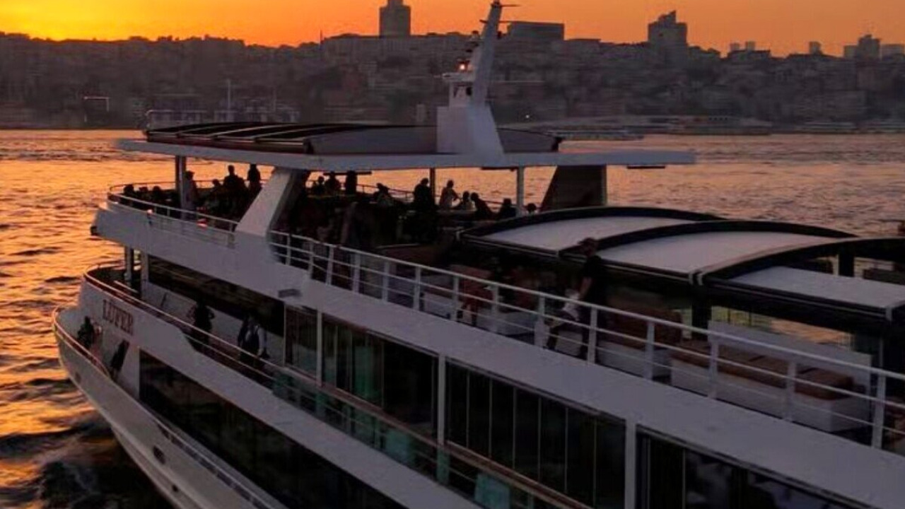 Quelle est la différence entre les croisières sur le Bosphore le matin, l'après-midi et au coucher du soleil ?