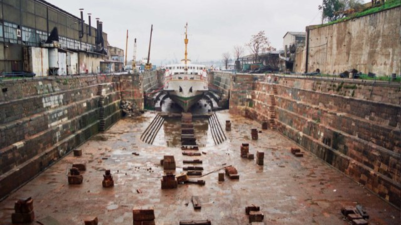Les Chantiers navals de la Corne d'Or : Une Plongée au Cœur de l'Histoire Maritime Ottomane