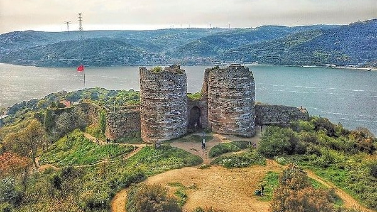 Anadolu Feneri : Un Guide Historique à l'Entrée du Bosphore