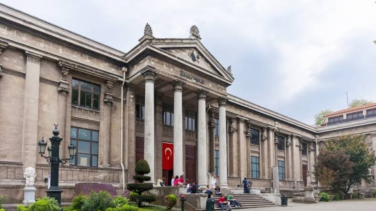 Le Collezioni Nascoste dei Musei Archeologici di Istanbul: L'Archeologia Profonda della Città