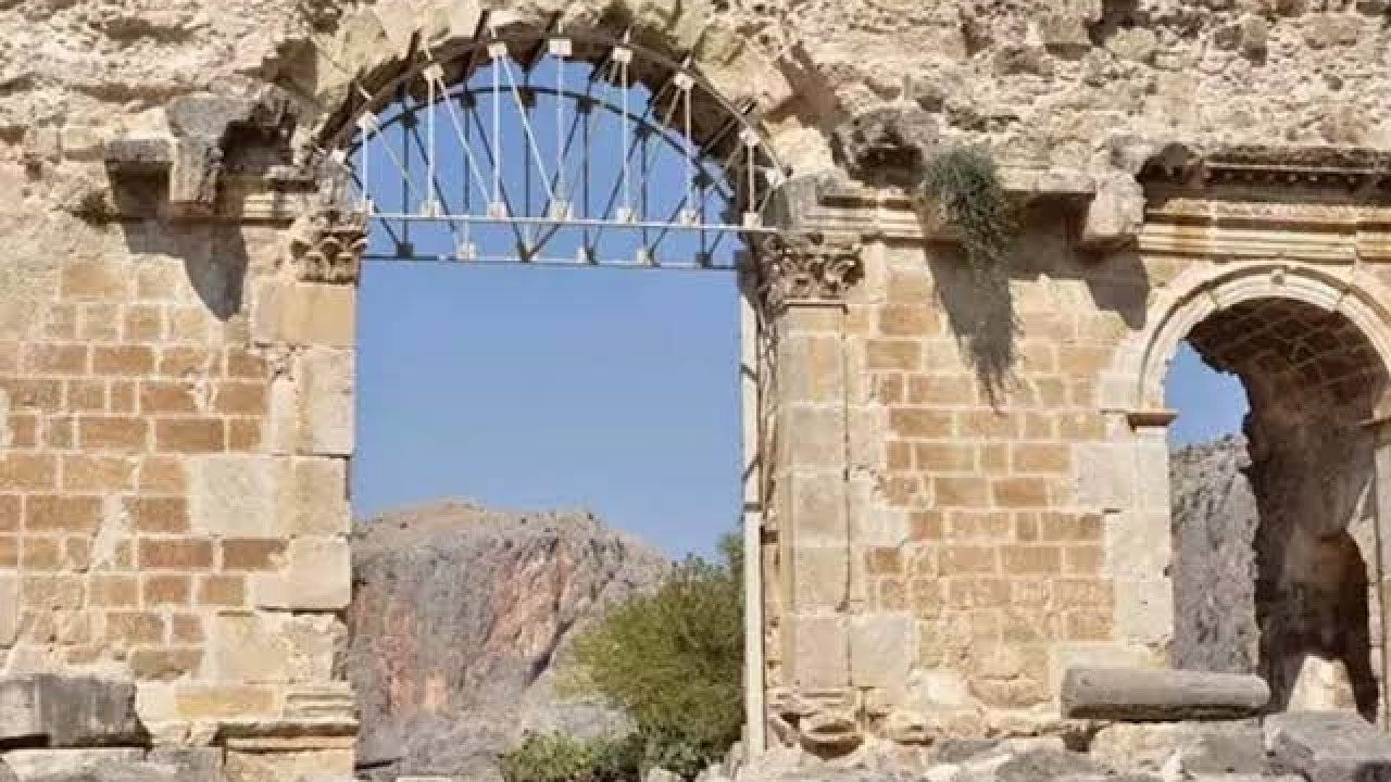 Reiseführer Anavarza Antike Stadt: Eine Hauptstadt in der Ebene von Adana Kozan