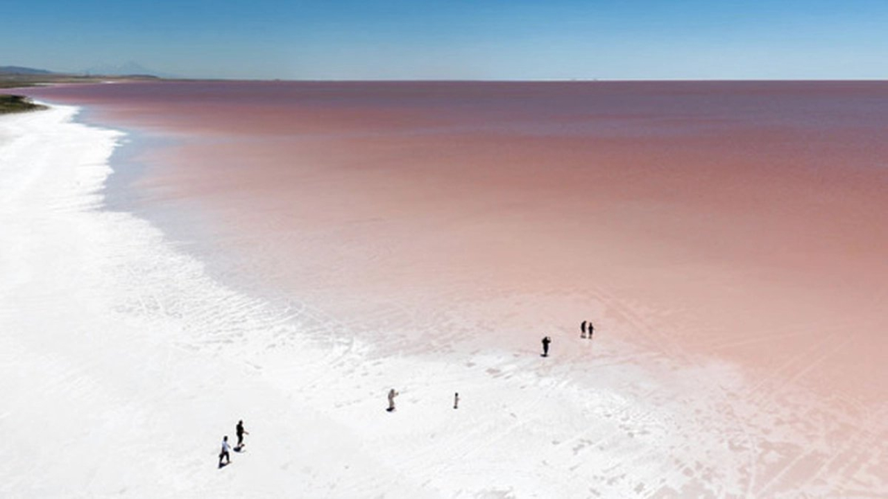 Tuz Gölü (Salt Lake) Travel Guide: Flamingo Season and Salt Walk