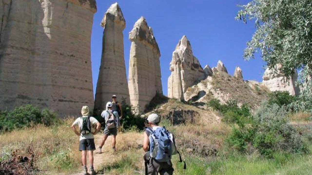 Kapadokien zu Fuß entdecken: Ein Guide durch Täler, Dörfer und Plätze
