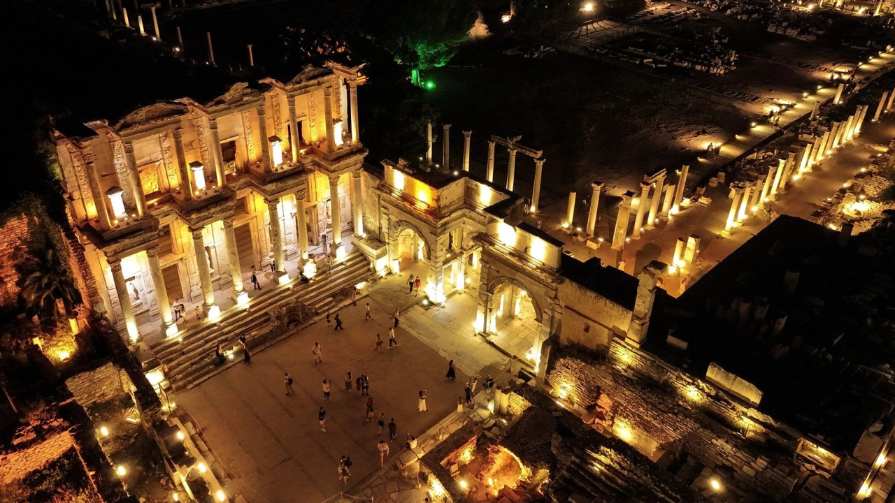 Celsus Kütüphanesi ve Kuretler Caddesi Rotası: Efes Antik Kenti