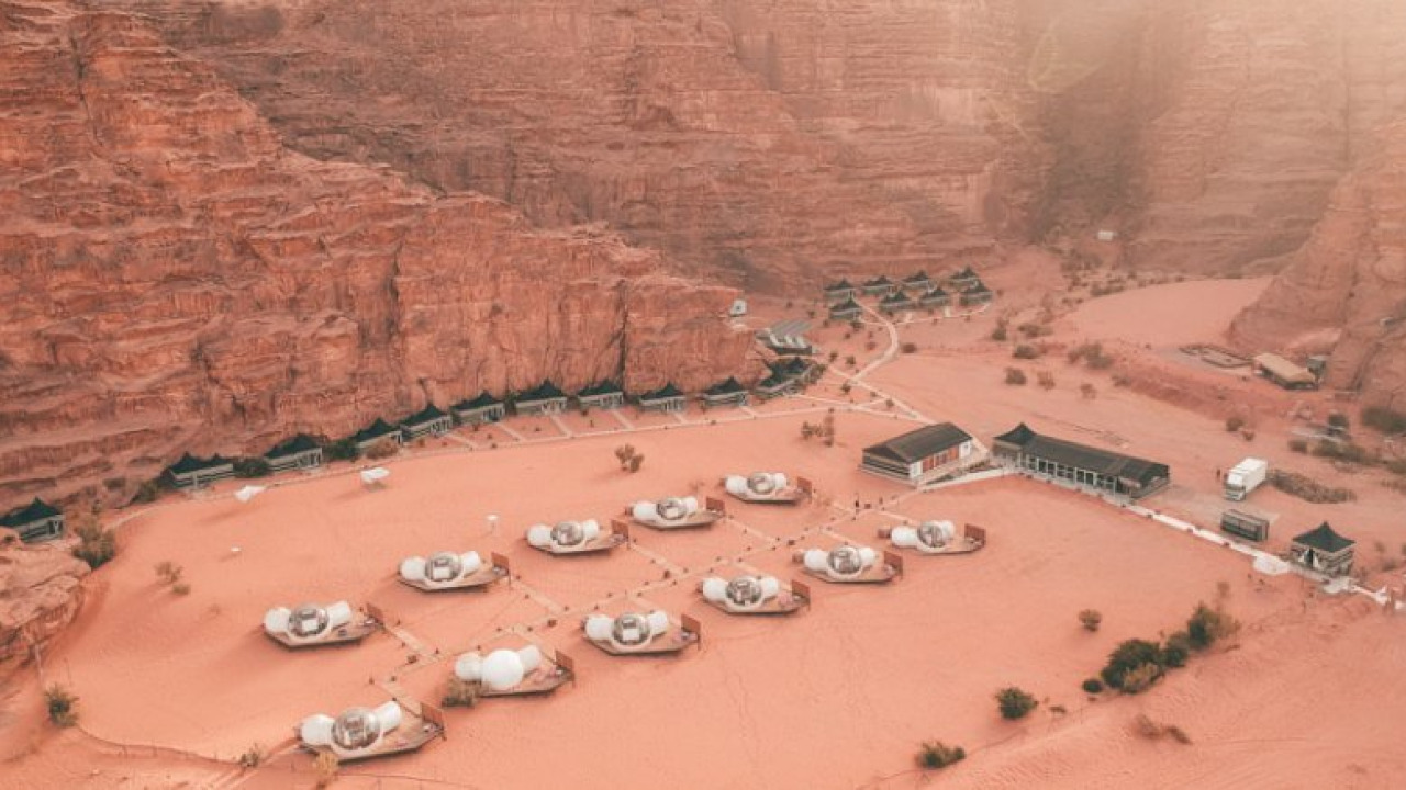 Von Petra nach Wadi Rum: Die besten Wanderrouten in Jordanien – Canyons, Wüstenlager und Reiseführer