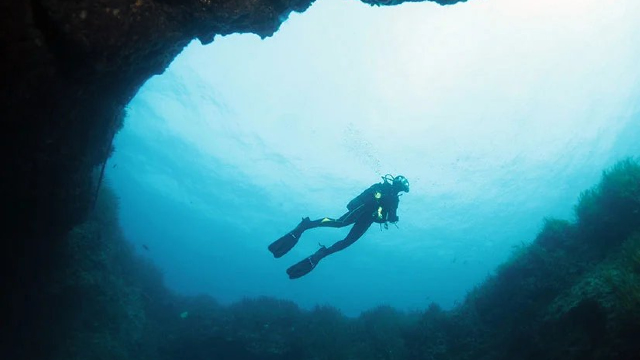 Akdeniz'in Saklı Resiflerinde Sualtı Keşfi: Mersin Tüplü Dalış Rotaları