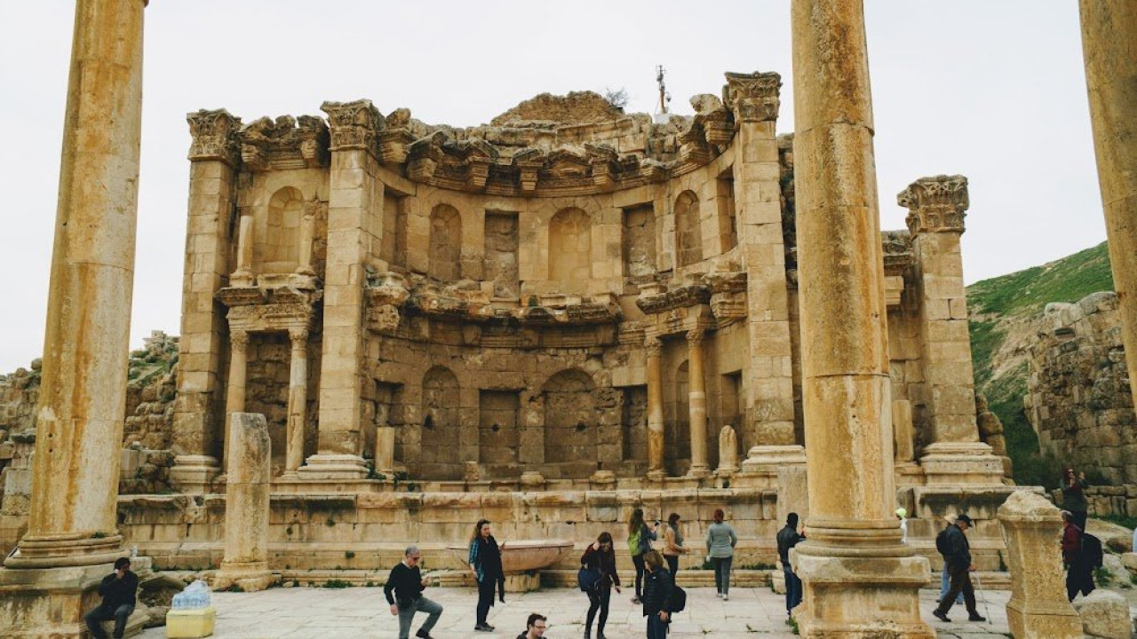 The Jewel of the Roman East: A Complete Visitor's Guide to the Ancient City of Jerash