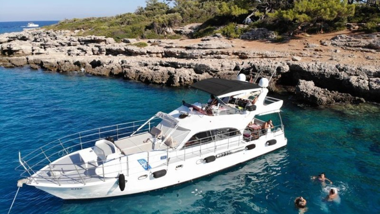 Private Yacht Charters in Antalya: Best Coastal Routes, Durations, and Expert Tips