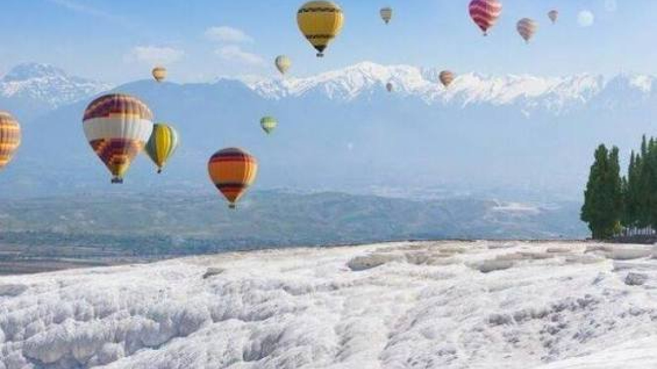 Pamukkale Hot Air Balloon Experience: A Sunrise Journey Over the Travertines