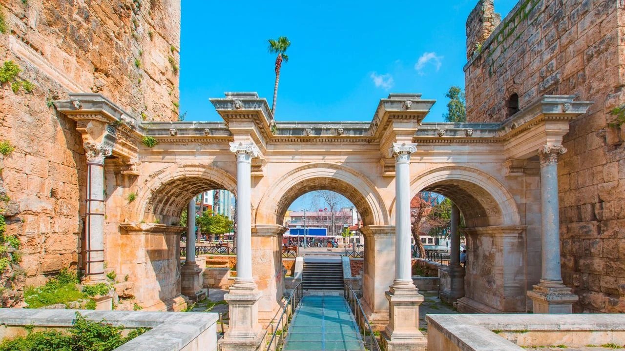 Kaleiçi ve Perge Keşfi: Antalya'da Antik Kültür Rotası