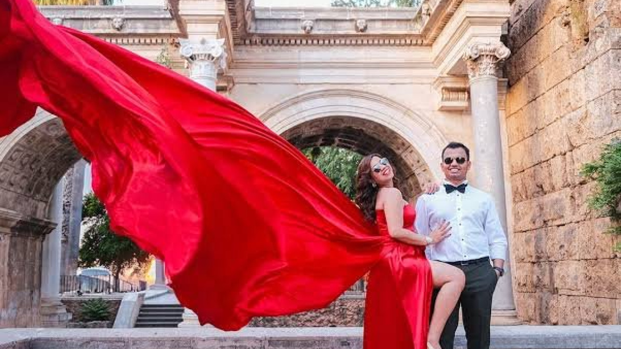 Art Among Historic Mansions and Cobblestone Streets: A Kaleiçi Concept Photoshoot Guide
