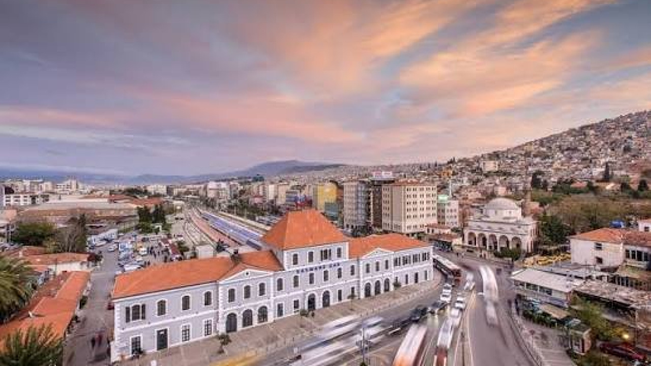 Βήμα προς Βήμα Ανακάλυψη στην Ιστορική Καρδιά του İzmir: Οδηγός Πολιτιστικής Περιήγησης στο Konak