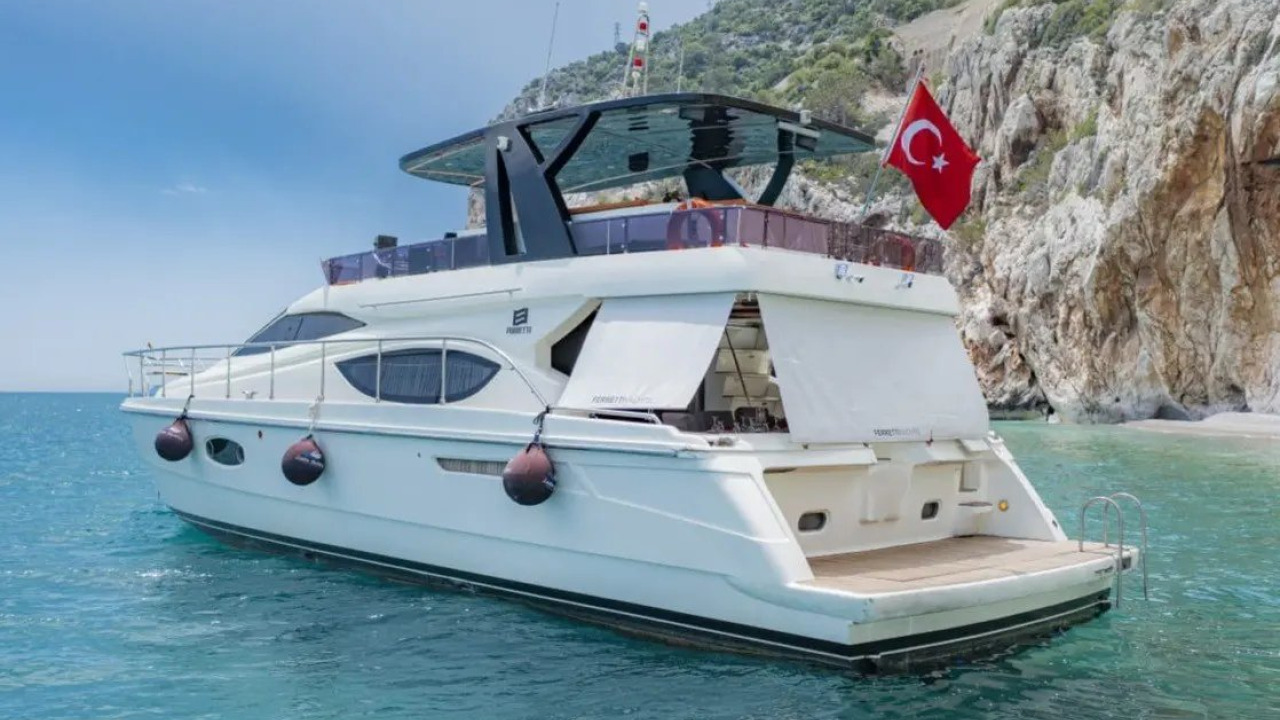 Un Viaggio Blu su Misura all'Ombra dei Monti Beydağları: Guida allo Yacht Privato a Konyaaltı