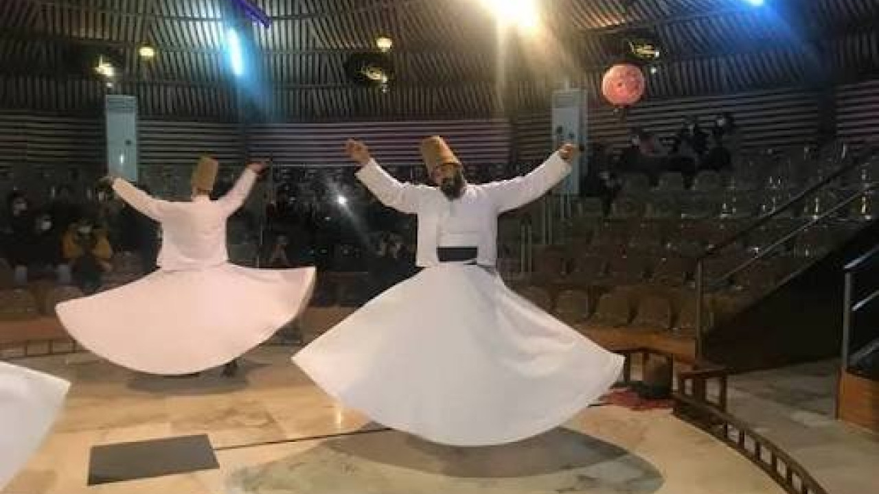 Eine Spirituelle Reise: Ihr Guide zur Pamukkale Derwisch-Show und Sufi-Kultur