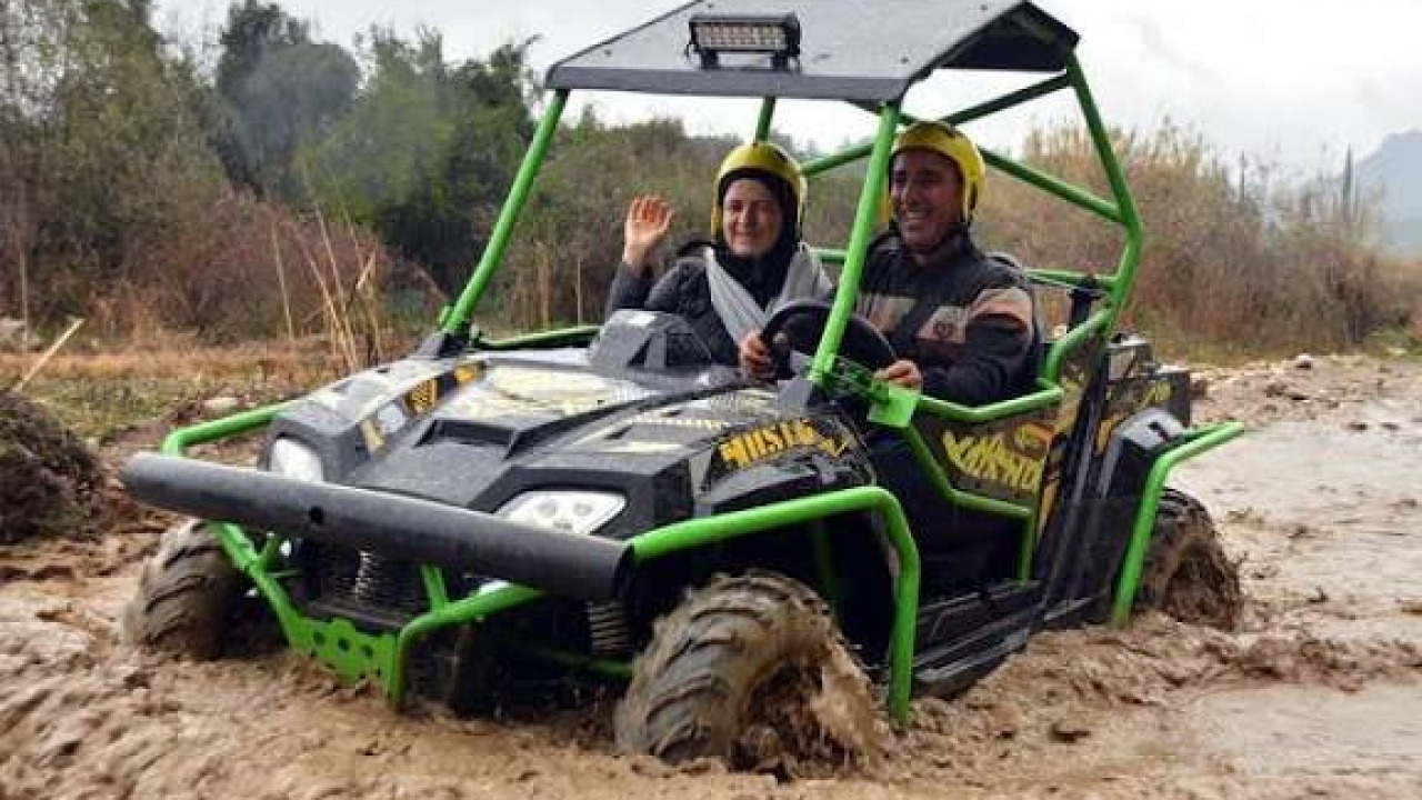 Prima di Mettere Mano al Volante: Serve la Patente? Guida Completa alla Sicurezza del Buggy Safari