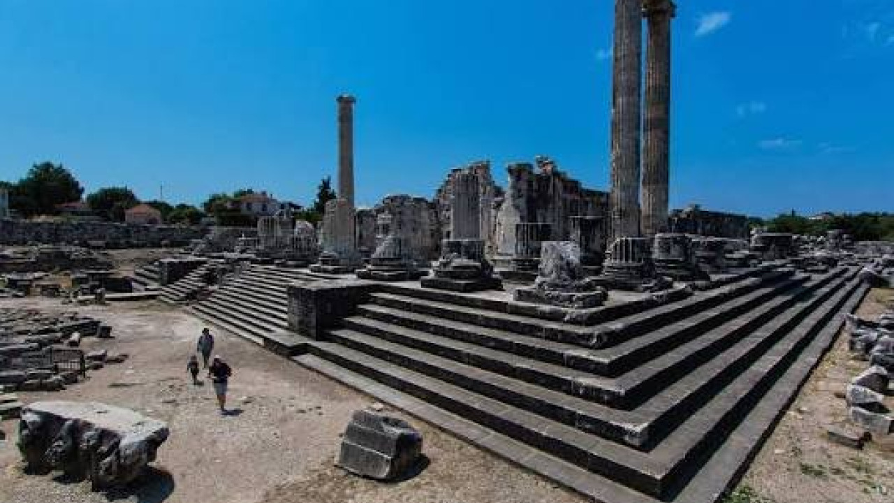 Dall'Antico Centro dell'Oracolo alle Spiagge Dorate: Guida di Viaggio al Tempio di Apollo a Didim e Altınkum