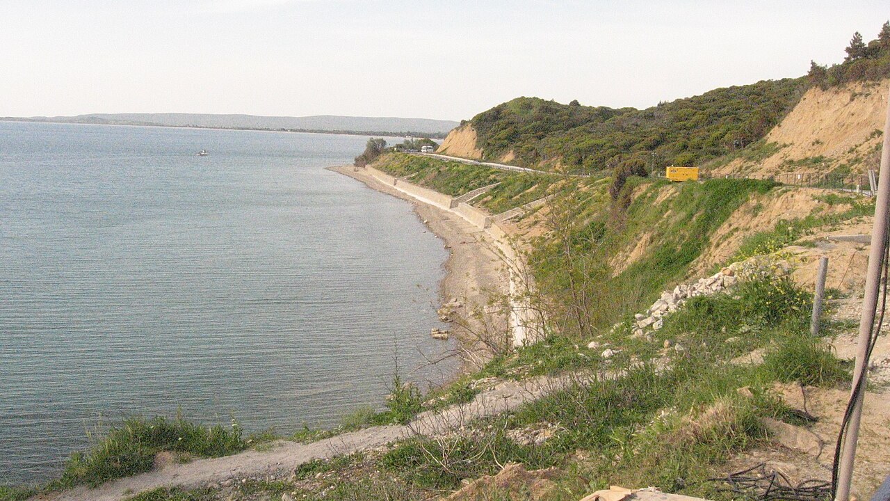I Custodi Eterni dello Stretto di Çanakkale: Monumenti di Gelibolu e Anzac Cove
