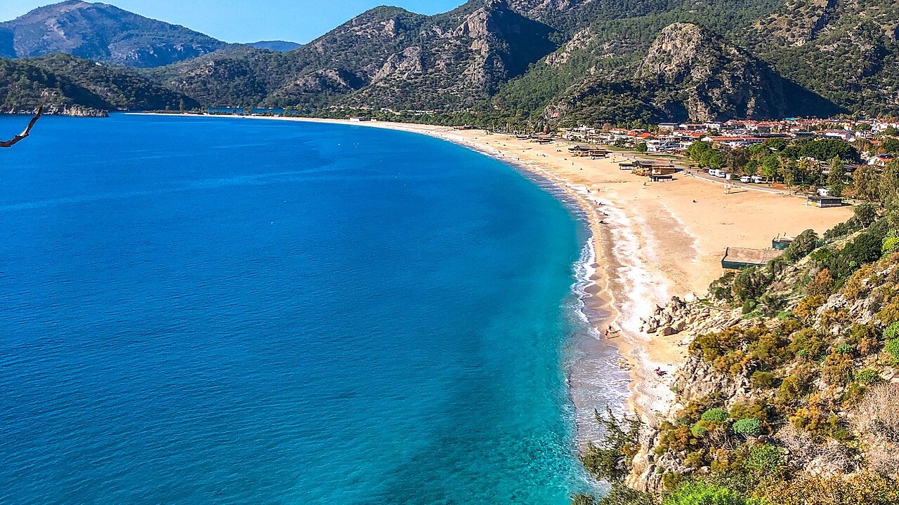 Tra Turismo Nautico e Vacanza Urbana: Göcek o Fethiye? Vita da Marina e Scoperta delle Baie