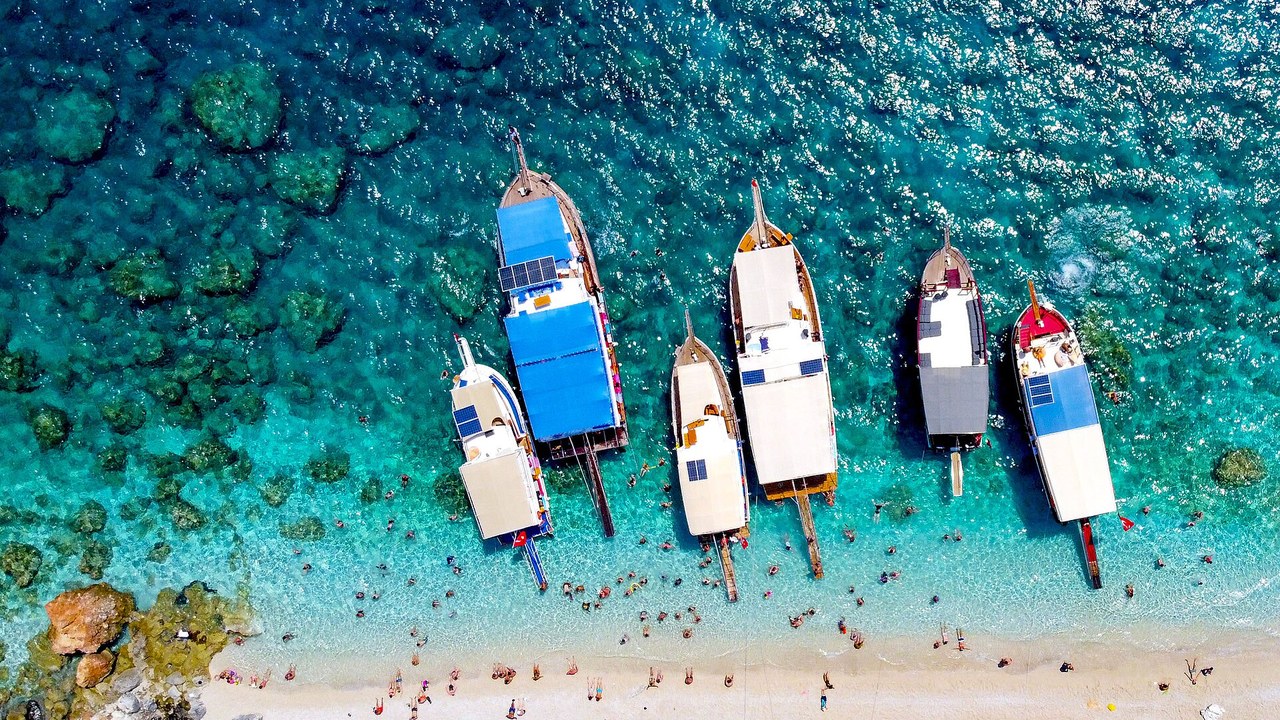 Le Maldive della Turchia o Baie Incontaminate: Suluada o le Grotte di Olympos? Confronto tra Itinerari in Barca
