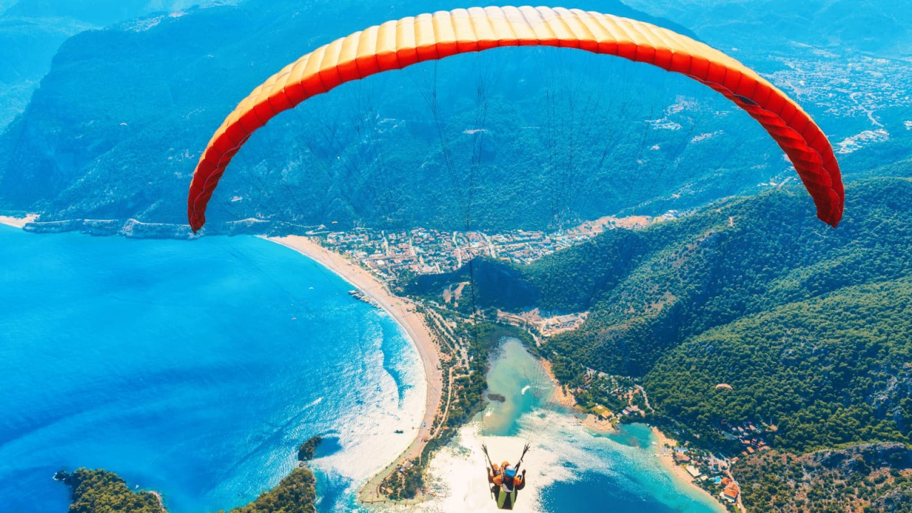 Entre Vol Maritime et Vol en Montagne : Parasailing ou Parapente ? Sécurité et Durée de Vol