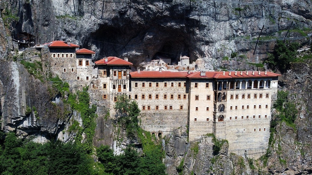Trabzon's Natural and Historical Heritage: Exploring Sümela and Hamsiköy