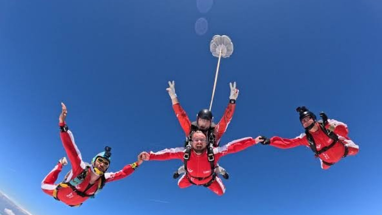 Gökyüzünden 4.000 Metre Serbest Düşüş Öncesi: Paraşütle Atlama Güvenlik Standartları ve Tandem Brifingi