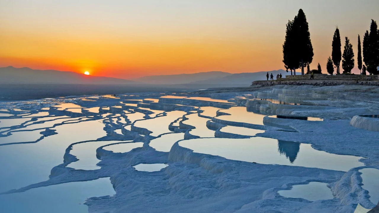 Aus Hotels in Kuşadası: Pamukkale, Hierapolis und Schlammbad