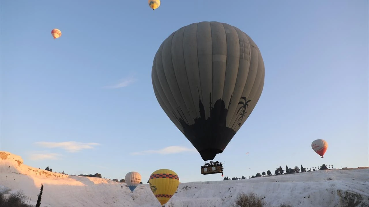 Pamukkale: Sunrise Hot Air Balloon Flight Experience