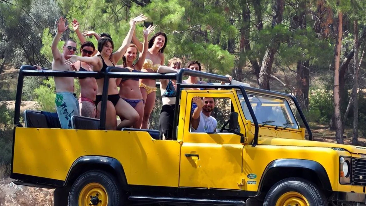 Didim: Off-Road Jeep Safari Tour mit Mittagessen & Abholung