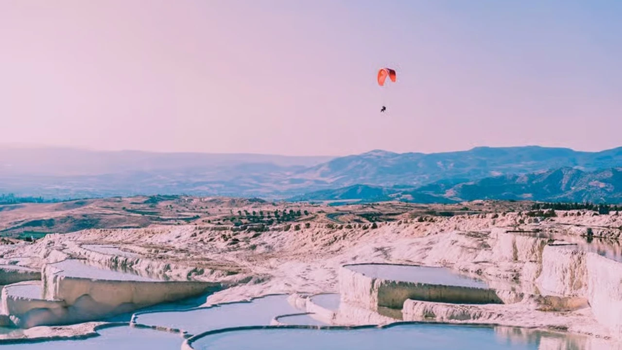 Pamukkale: Tandem Paragliding Experience